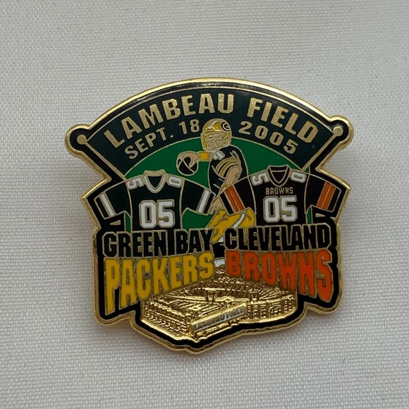 NFL Green Bay Packers vs. Cleveland Browns Lambeau Field 2005 Lapel Pin - Picture 1 of 7